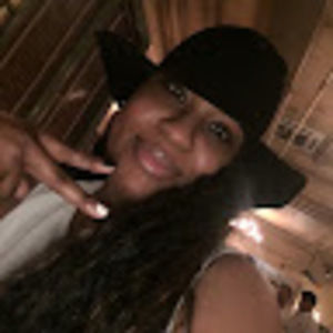 Meet your Posher, Amina